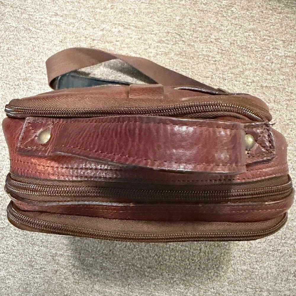 Duluth Trading Co Lifetime Leather travel bag, vintage EUC, collectible